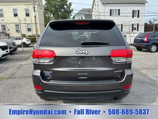 Used 2019 Gray Jeep Laredo E image 4