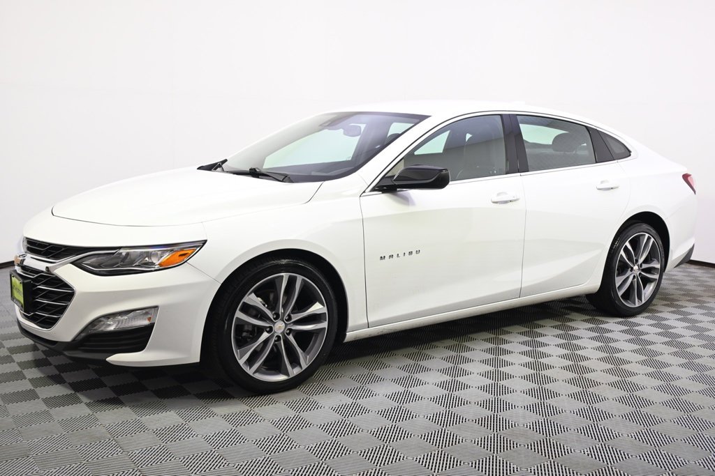 Used 2024 Chevrolet Malibu 2LT with VIN 1G1ZE5ST9RF177727 for sale in St. Louis Park, Minnesota