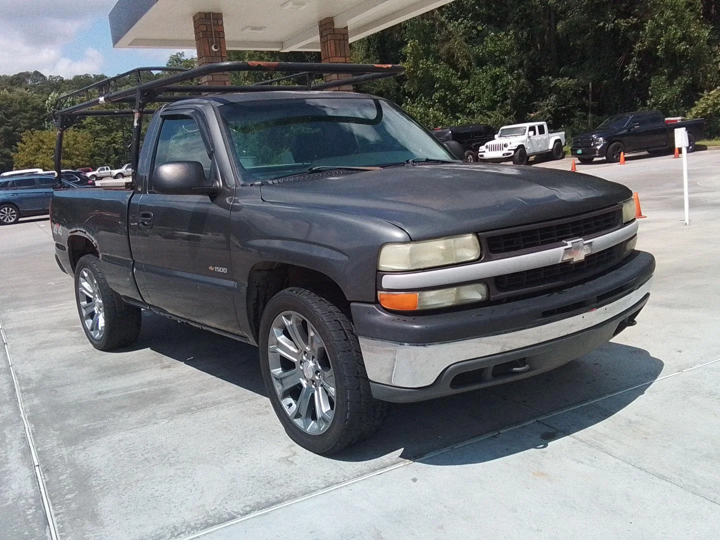 Used 2002 Medium Charcoal Gray Met Chevrolet  image 1
