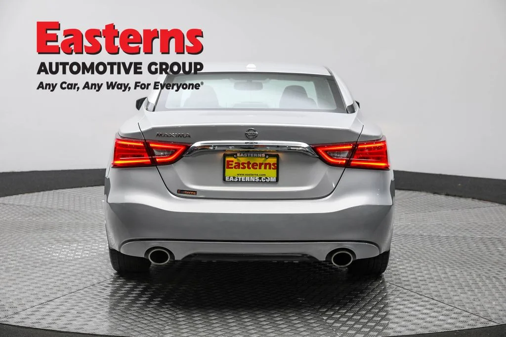 Used 2018 Silver Nissan 3.5 S image 6