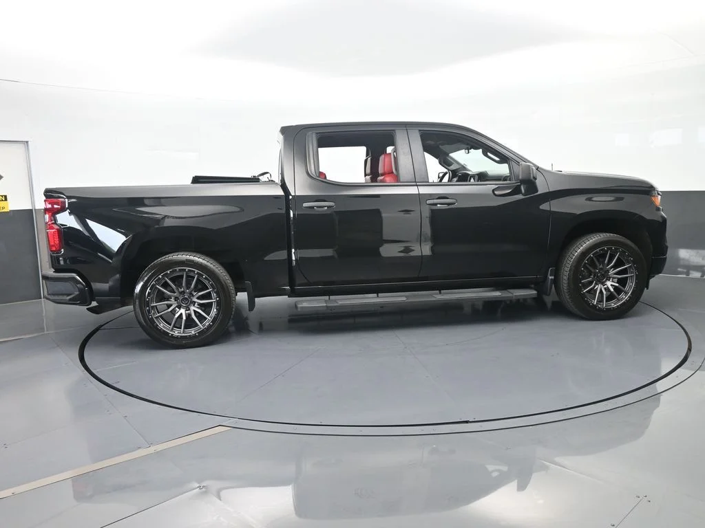 Used 2022 Black Chevrolet Custom image 7