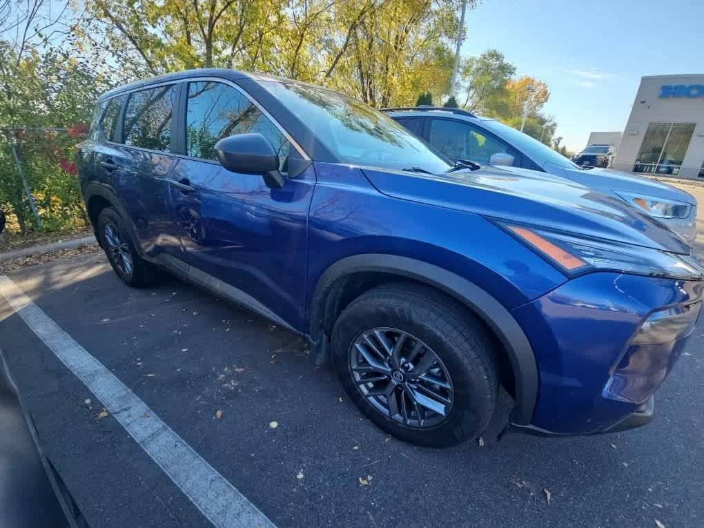 Used 2021 Caspian Blue Metallic Nissan S image 3
