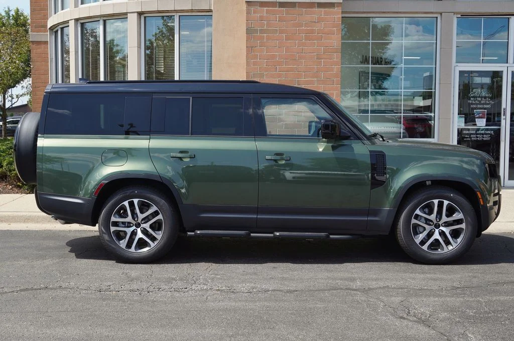 New 2026 Woolstone Green Land Rover S image 7