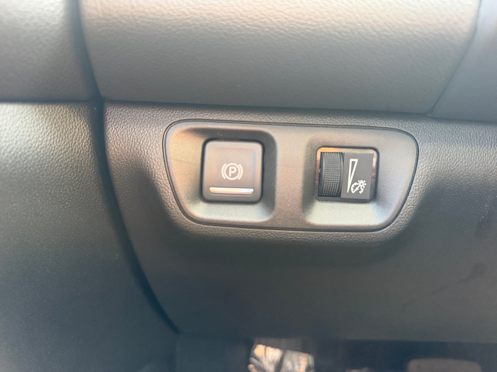 Used 2022 Light Stone Metallic GMC SLE image 21