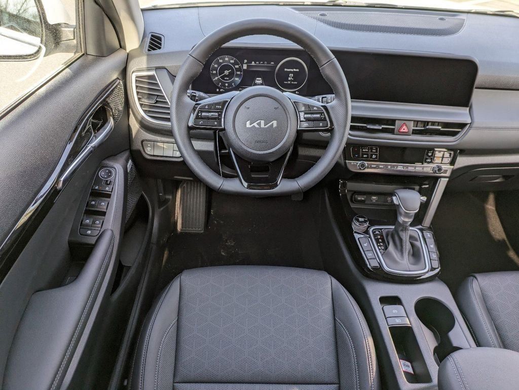 New 2024 Snow White Pearl Kia SX image 16