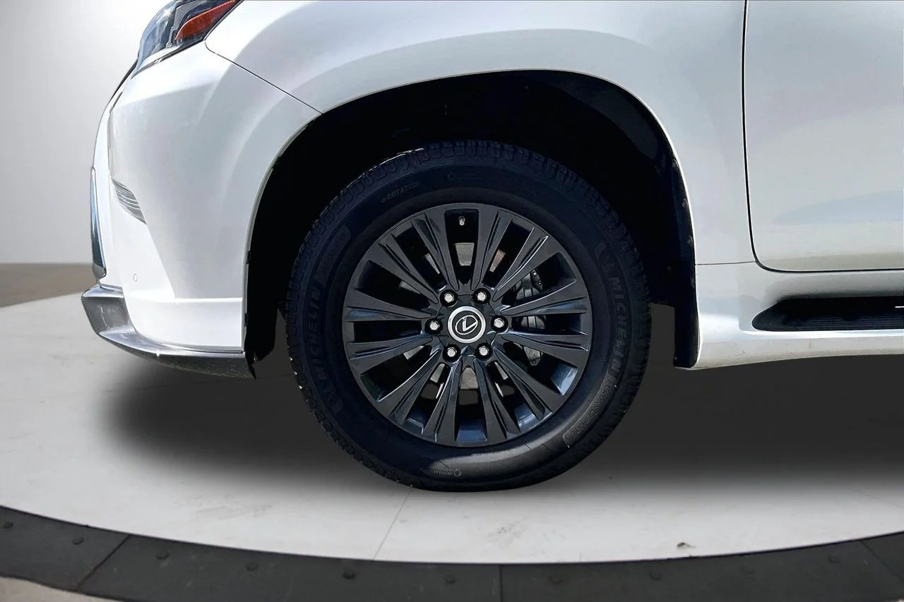 Used 2020  Lexus 460 image 34