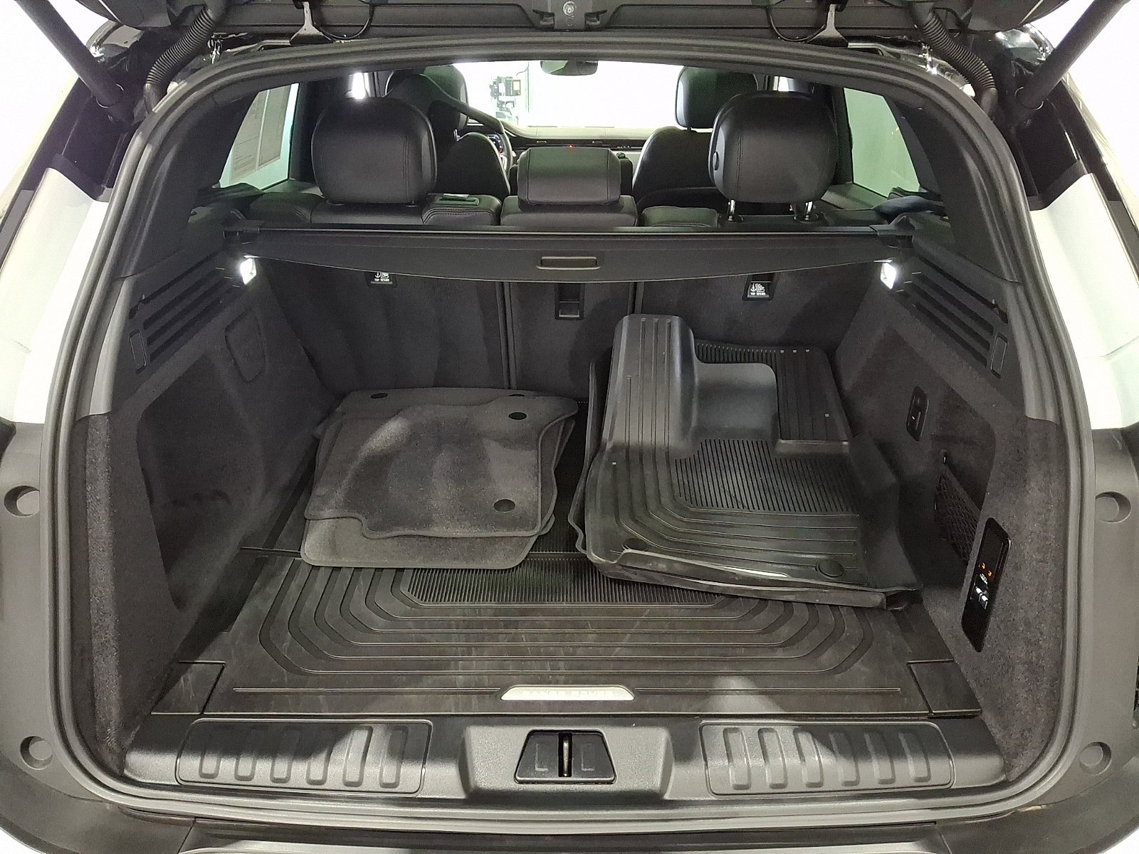 Certified Used 2025 Fuji White Land Rover  image 27