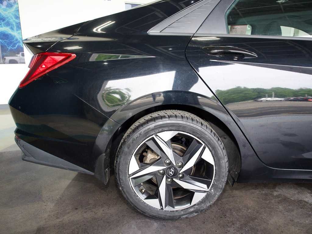 Used 2023 Black Hyundai SEL image 13