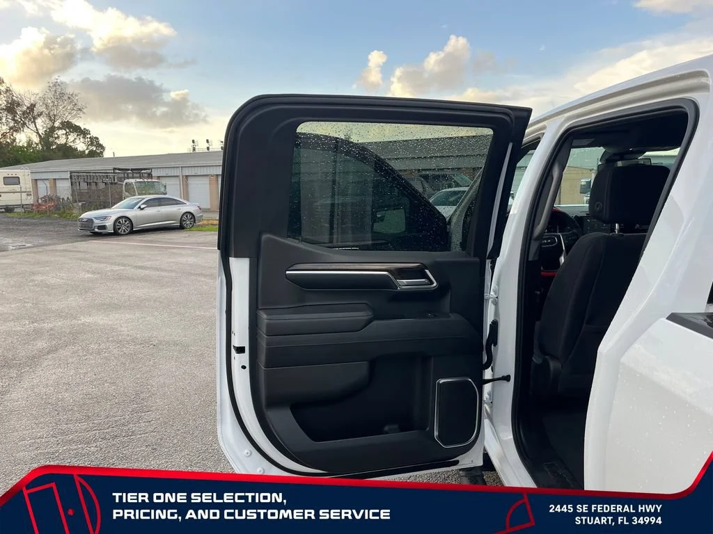 Used 2024 Summit White GMC Elevation image 23