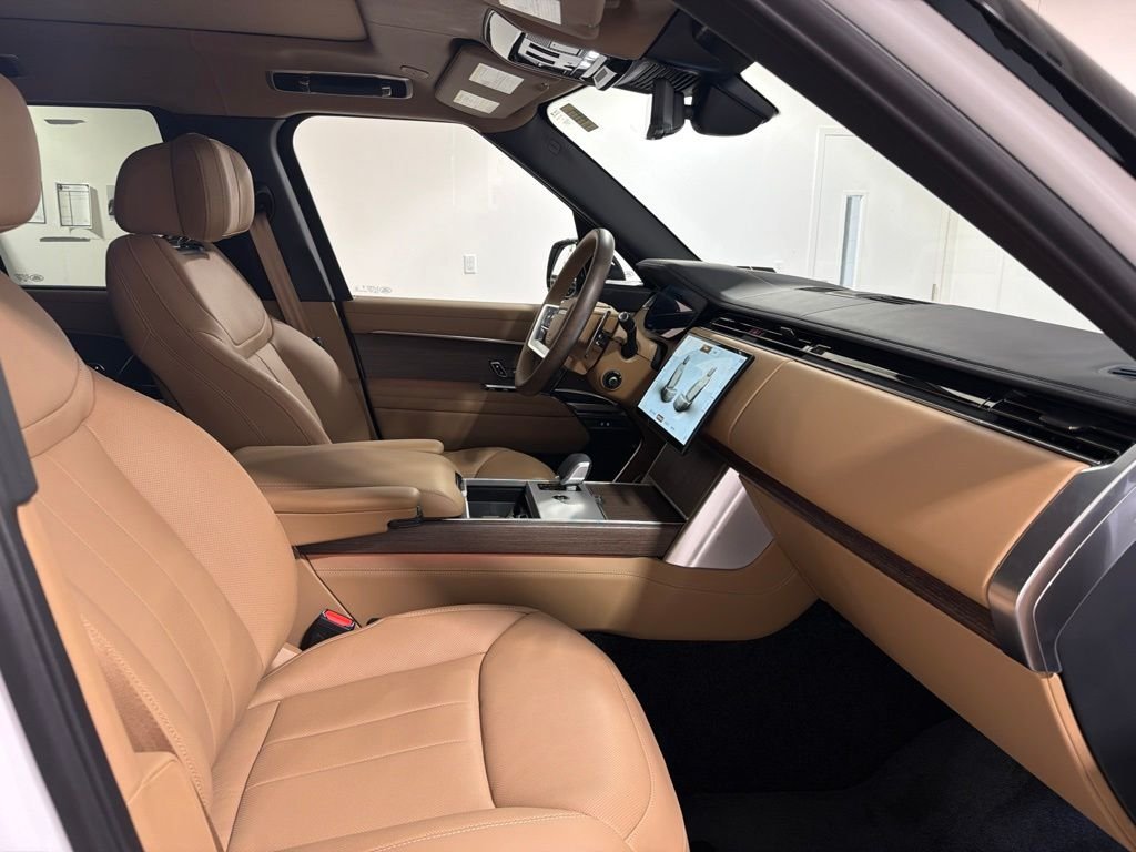 Certified Used 2026 Ostuni Pearl White Premium Metallic Land Rover Autobiography image 25