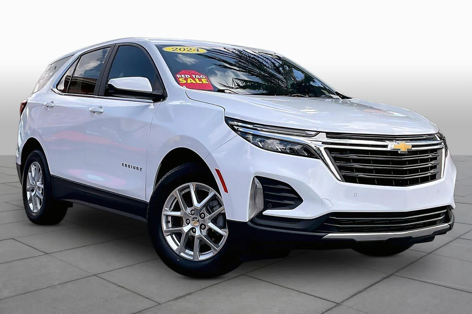 Used 2024 Summit White Chevrolet LT image 4