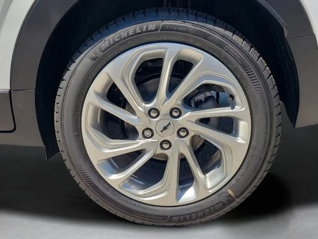 New 2027 Summit White Chevrolet LT image 7
