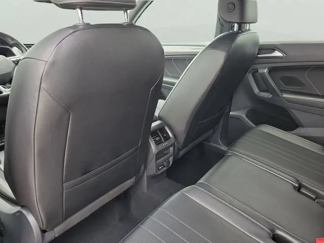 Used 2022  Volkswagen SE R-Line Black image 17