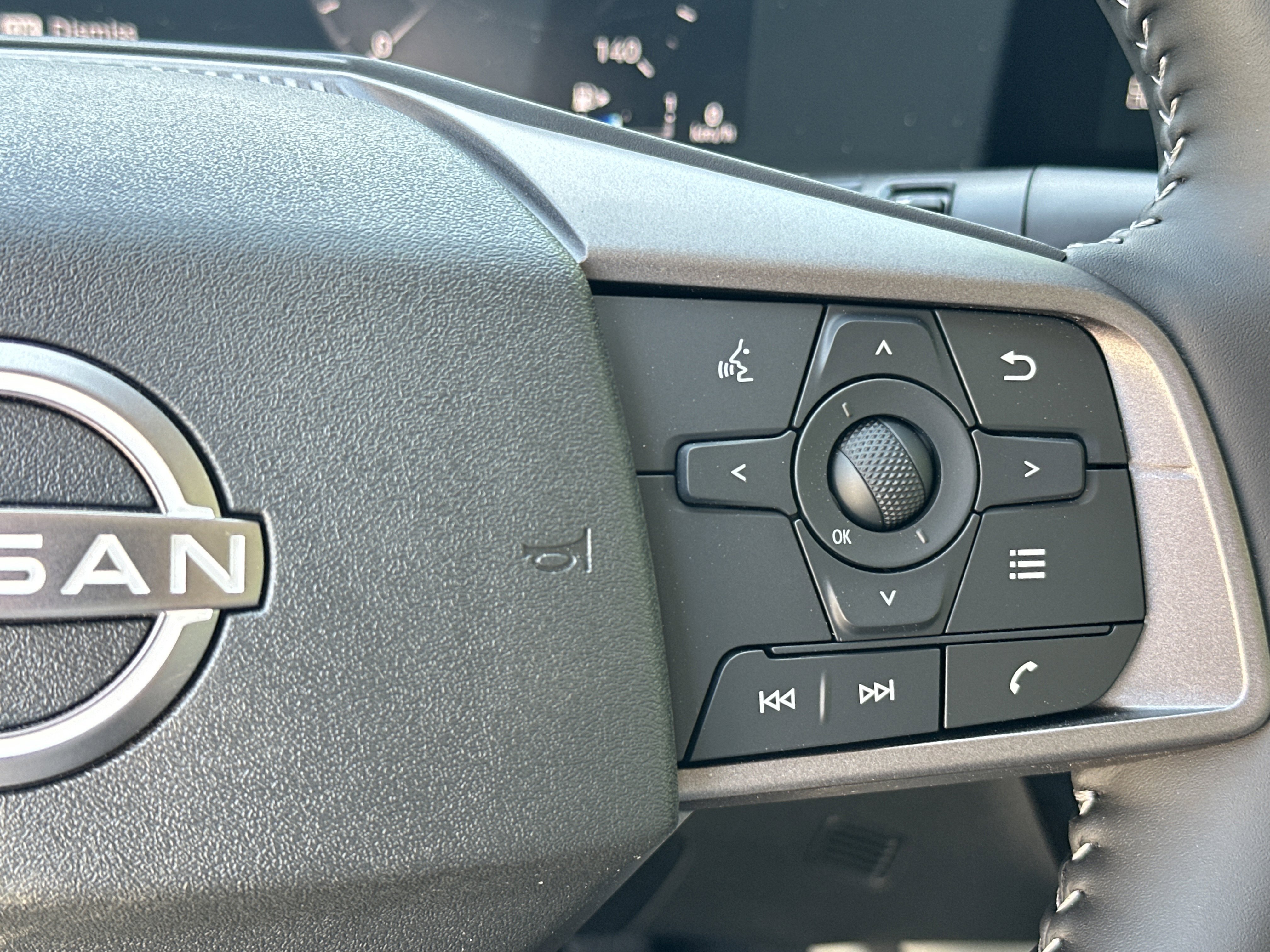New 2026 Aspen White Tricoat Nissan SL image 26