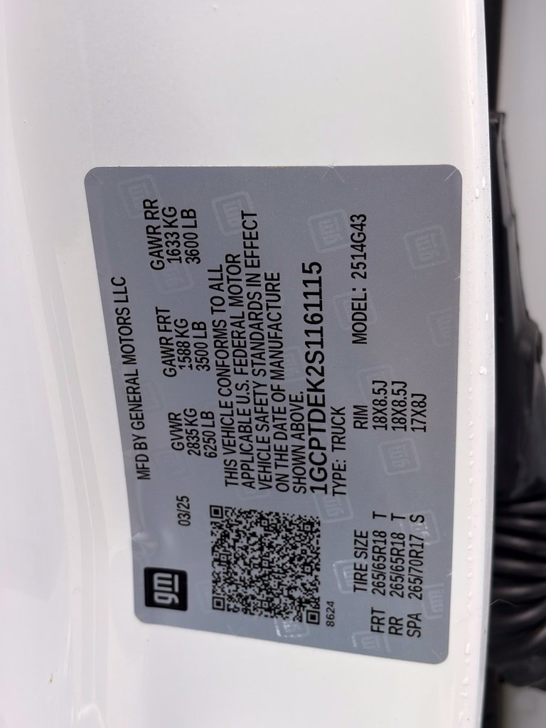 Used 2025 White Chevrolet Z71 image 19