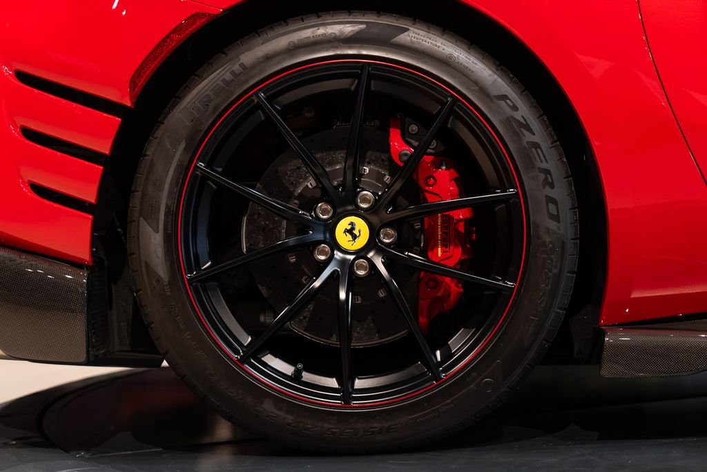 2022 Ferrari 812 Competizione 812 Competizione - Photo 15