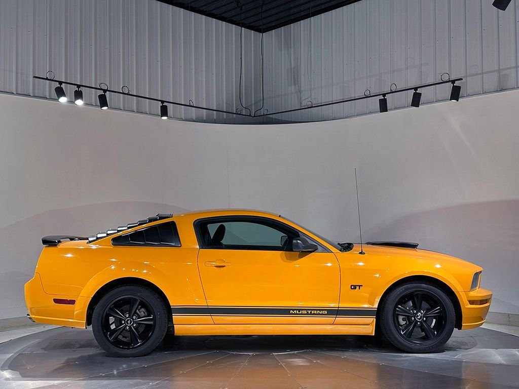 Used 2007 Orange Ford  image 5