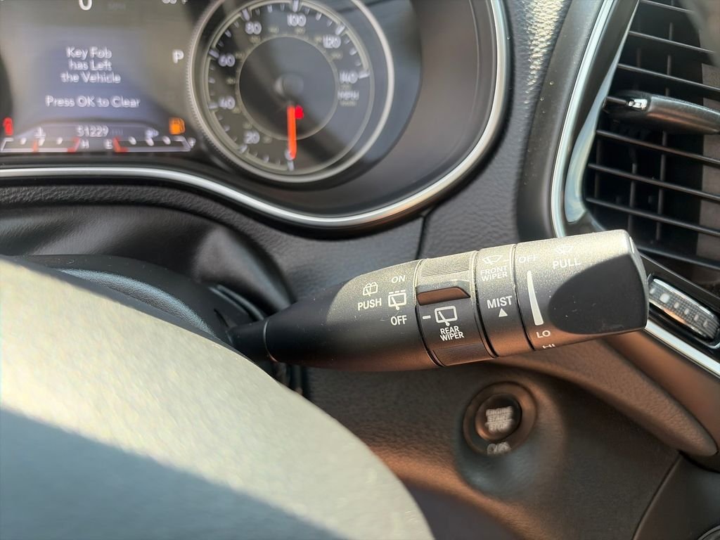 Used 2019 Silver Jeep Limited image 33