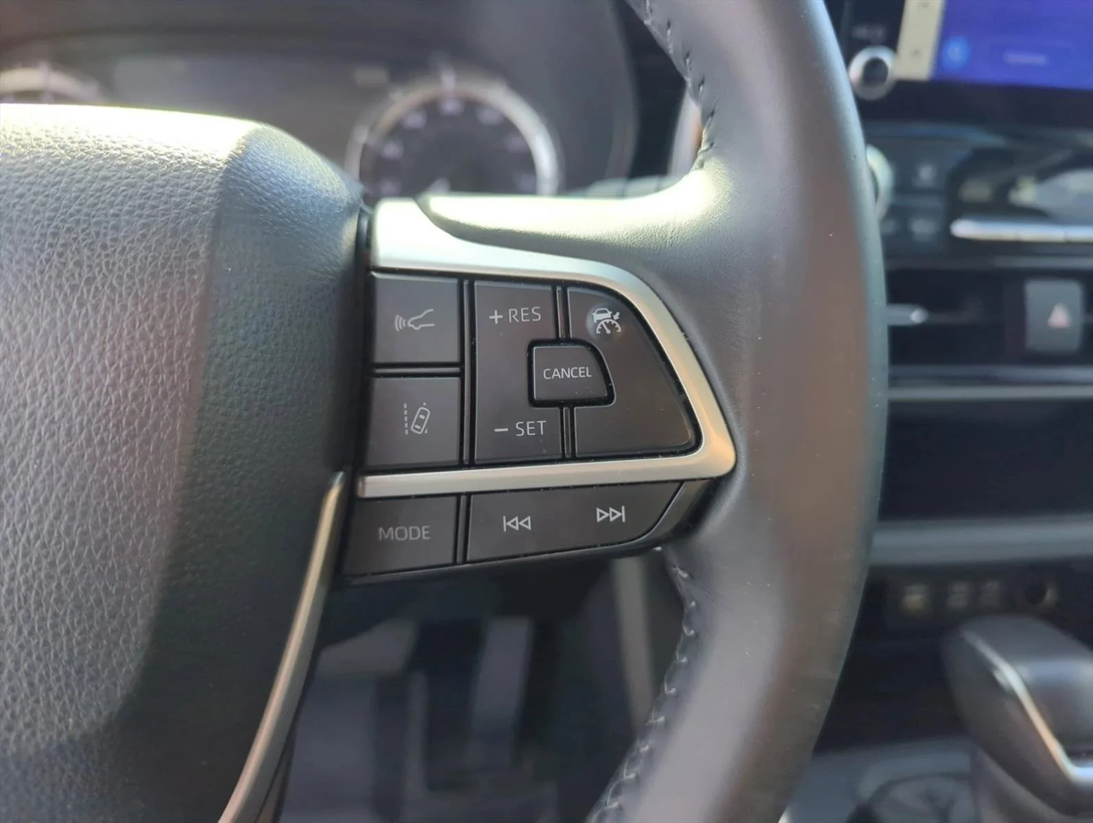 Used 2024 Wind Chill Pearl Toyota LE image 17