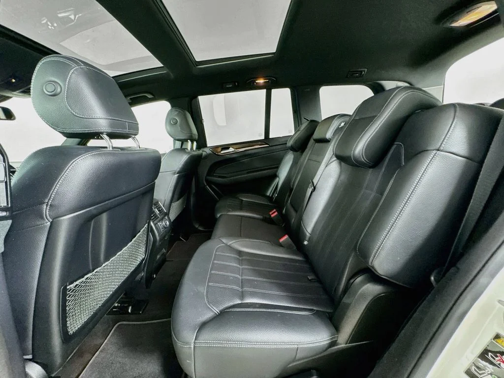 Used 2018  Mercedes-Benz GLS 450 image 31