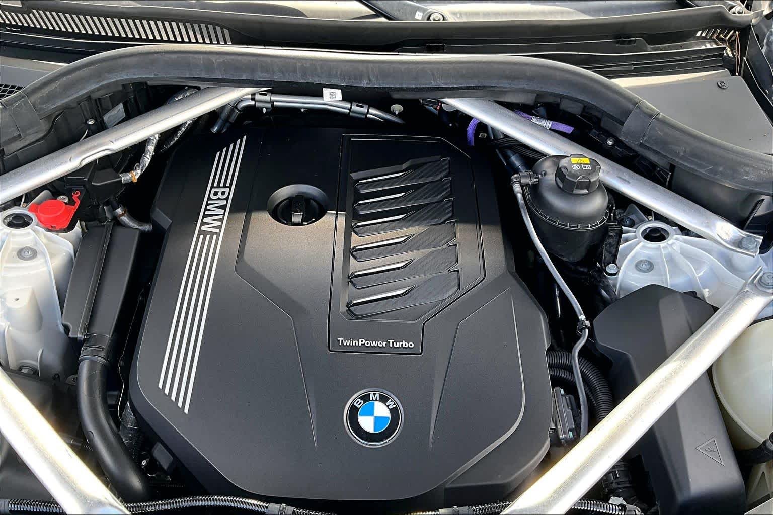 Used 2022 Mineral White Metallic BMW xDrive40i image 33