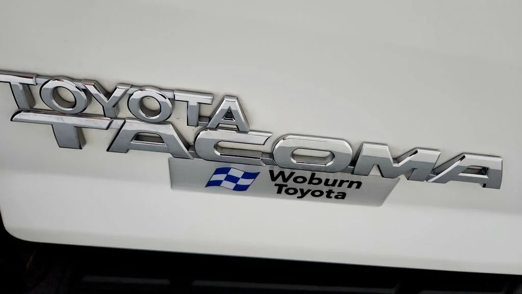Used 2014 White Toyota Base image 13