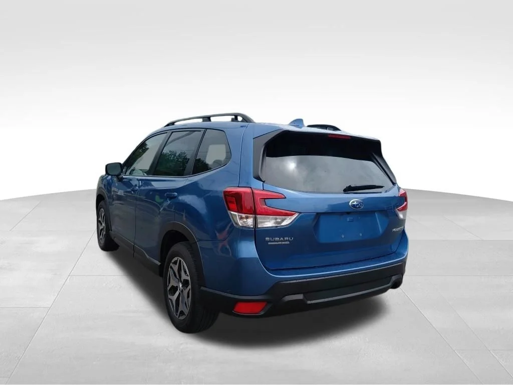 Used 2023 Horizon Blue Pearl Subaru Premium image 13