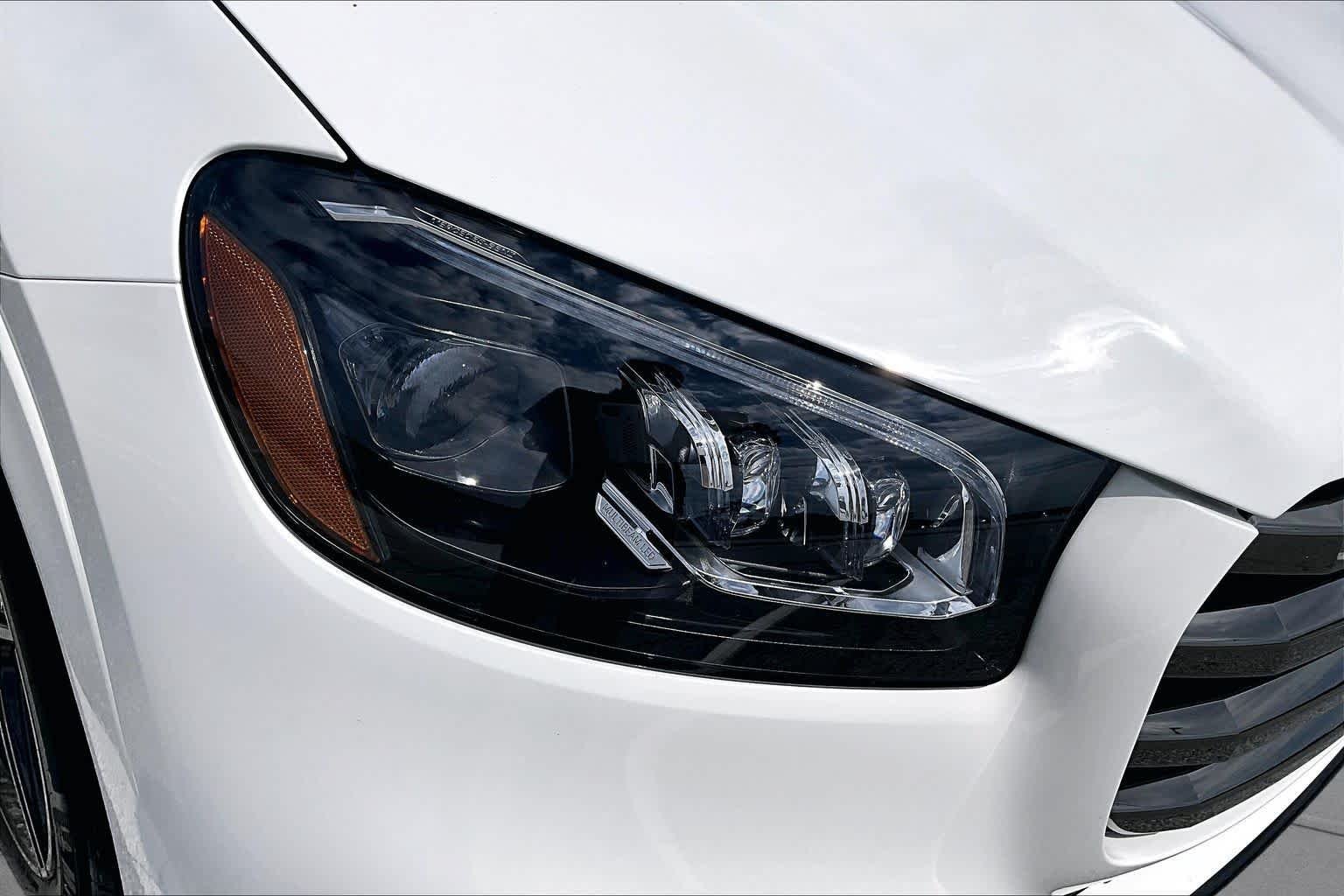 Used 2025 Polar White Mercedes-Benz GLS 450 image 28