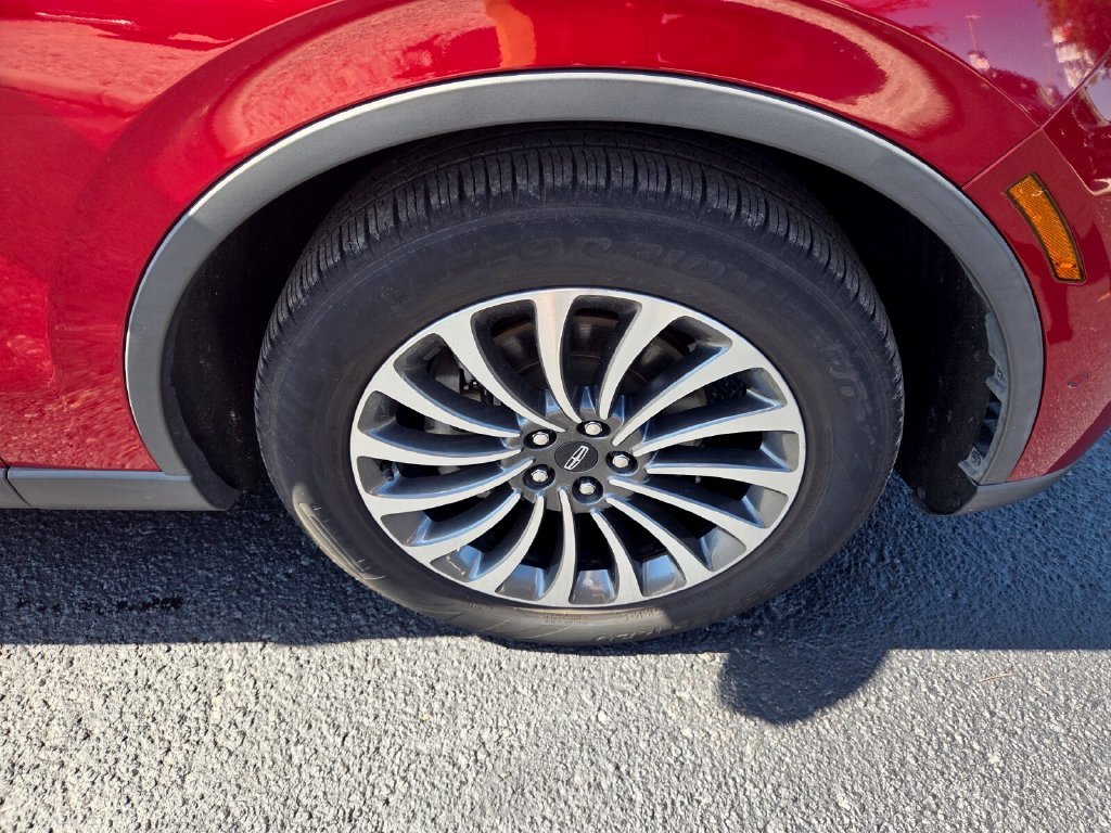 Used 2020 Red Lincoln Reserve image 16