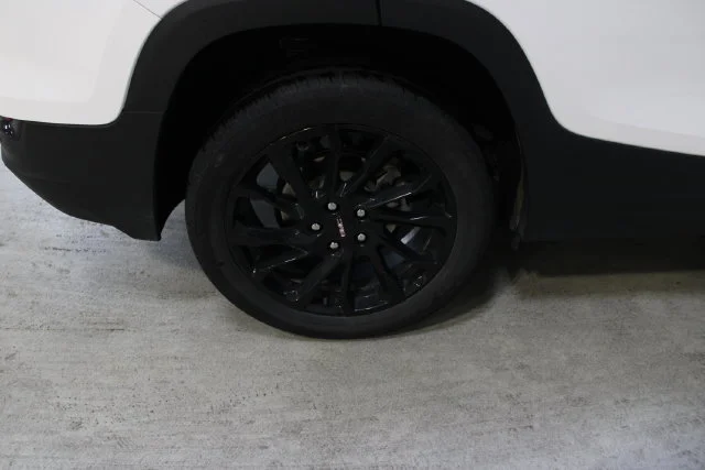 Used 2023 SUMMIT WHITE GMC SLE image 33