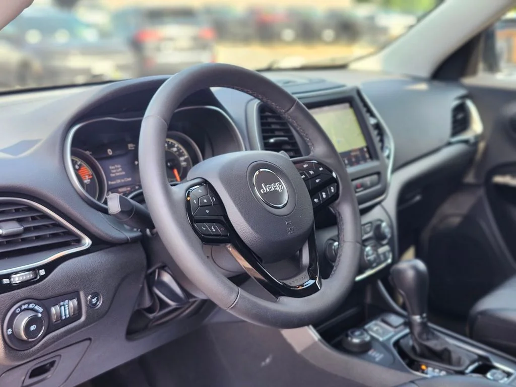 Used 2023 Gray Jeep Altitude image 19