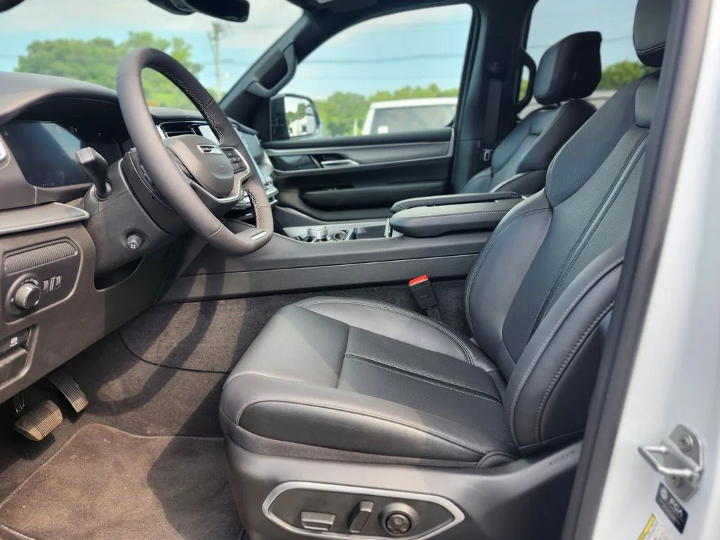 New 2026 Bright White Clearcoat Jeep Limited Reserve image 19