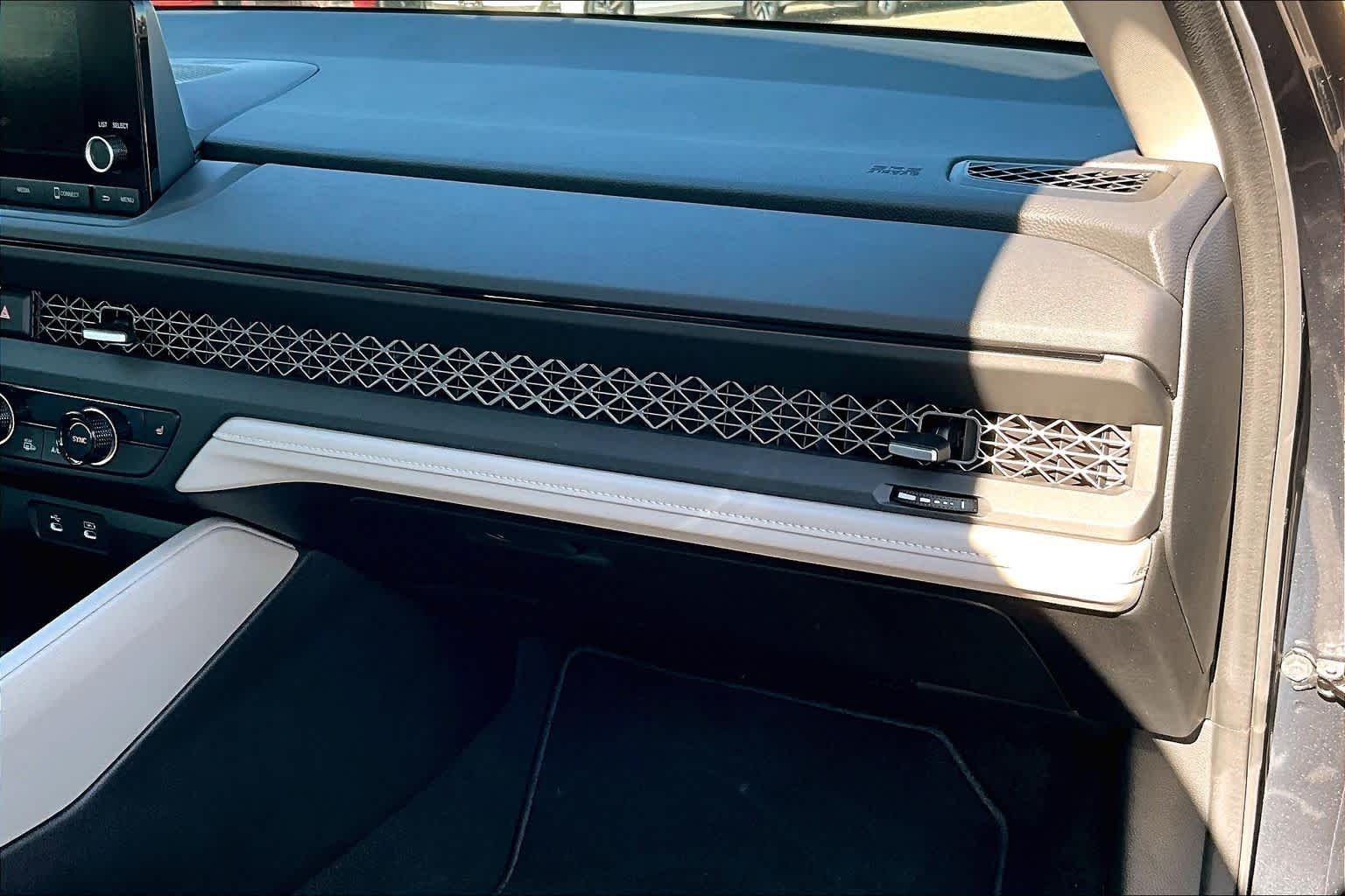 2025 Honda Accord SE - Photo 17