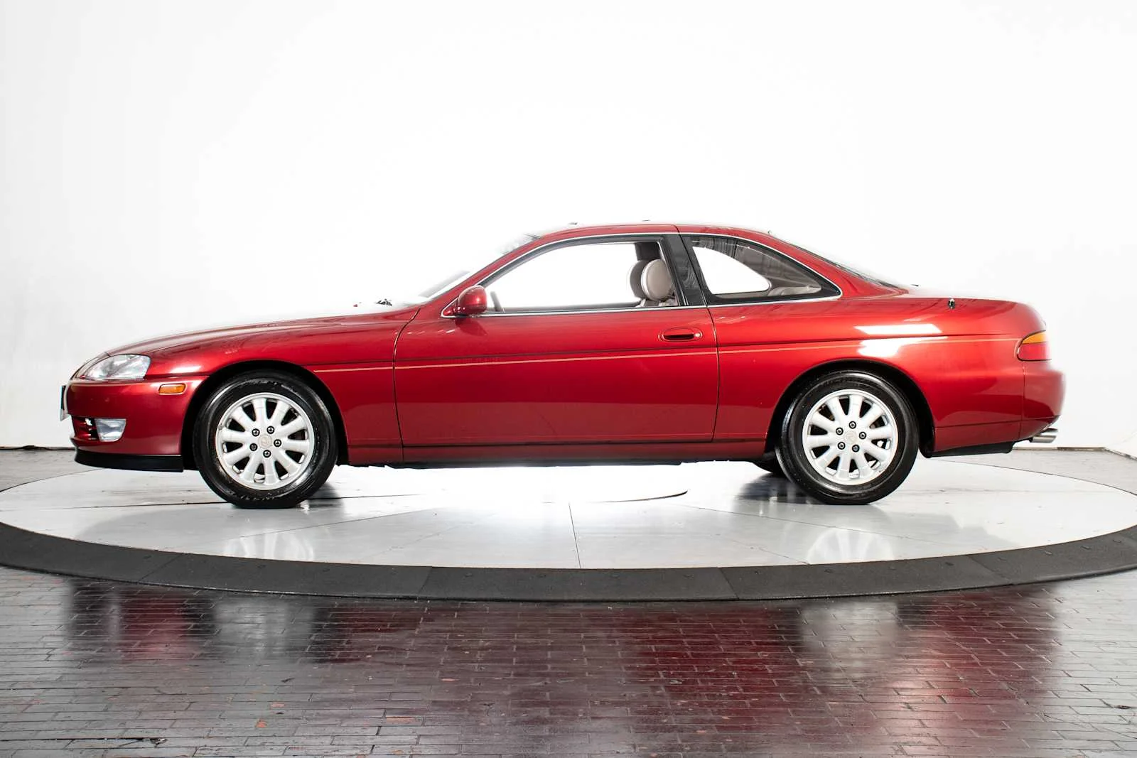 Used 1992 GARNET PEARL Lexus  image 2