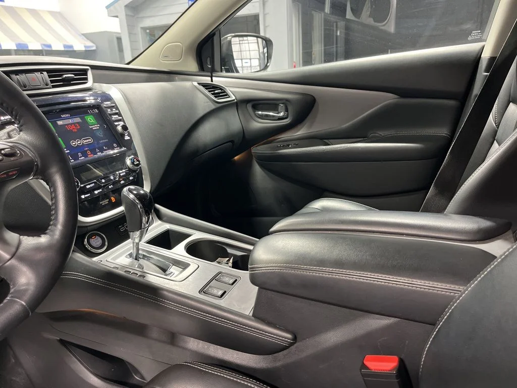 Used 2020 Super Black Metallic Nissan SL image 14