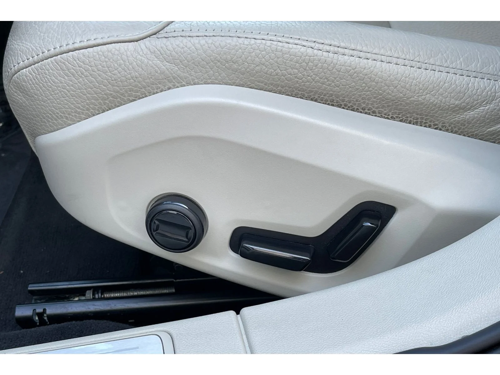 Used 2022 Pine Grey Metallic Volvo T5 image 13