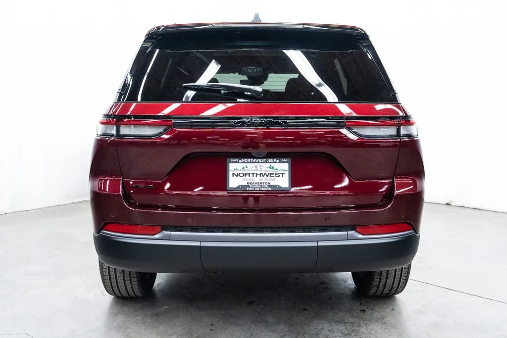 New 2026 Velvet Red Pearl-Coat Exterior Paint Jeep Limited image 5