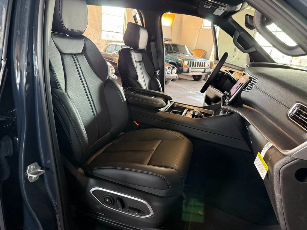 New 2025 Gray Jeep Series II image 43