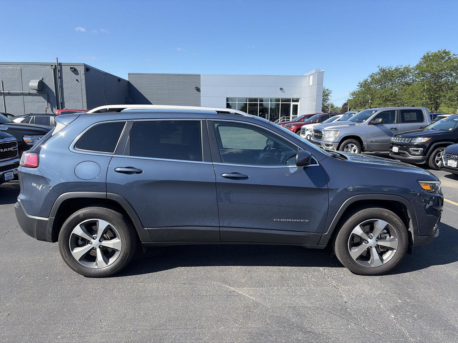 Used 2020 Slate Blue Pearlcoat Jeep Limited image 8