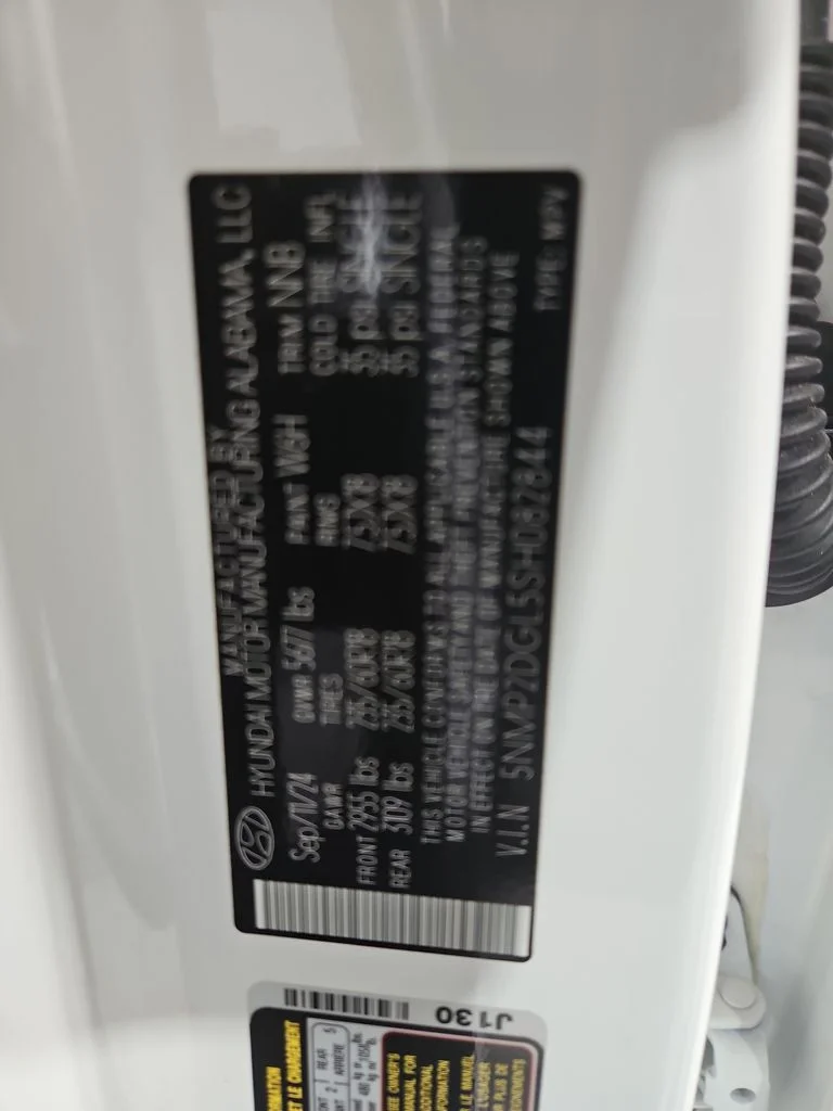 Used 2025 White Hyundai SEL image 30