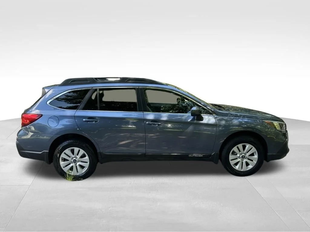 Used 2018 Blue Subaru 2.5i Premium image 7