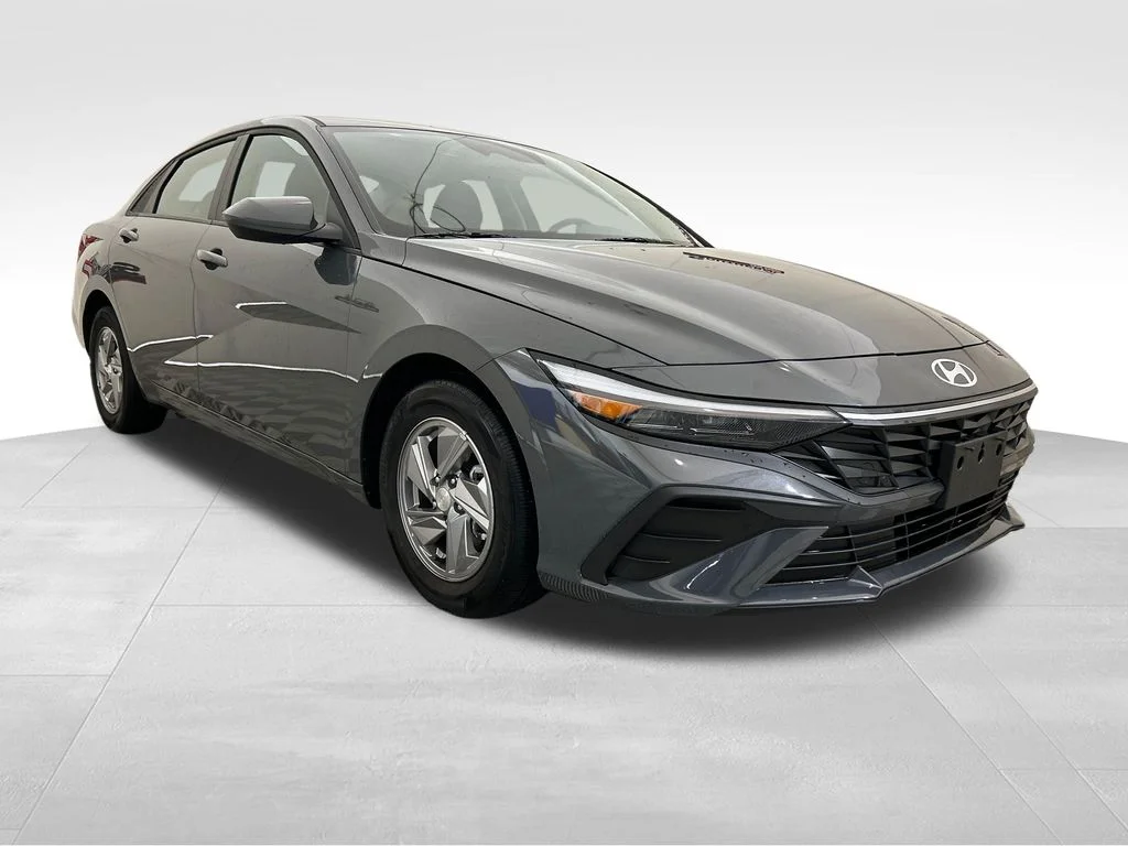 Used 2025 Gray Hyundai SE image 7