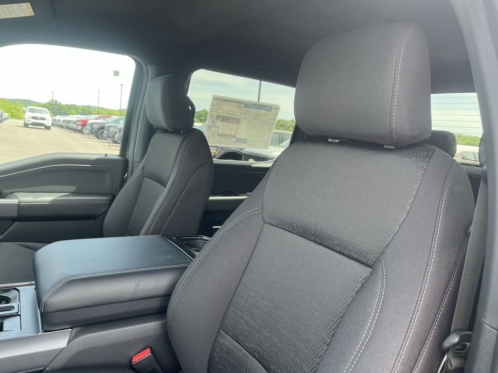 New 2026 Carbonized Gray Metallic Ford XLT image 11