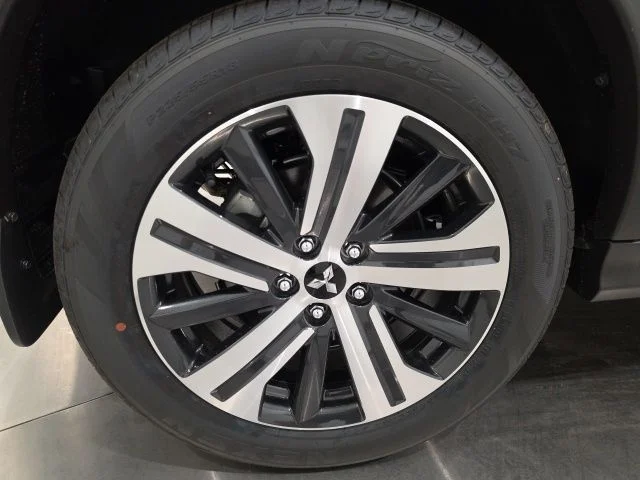 New 2026 Labrador Black Pearl Mitsubishi 2.0 SE image 23