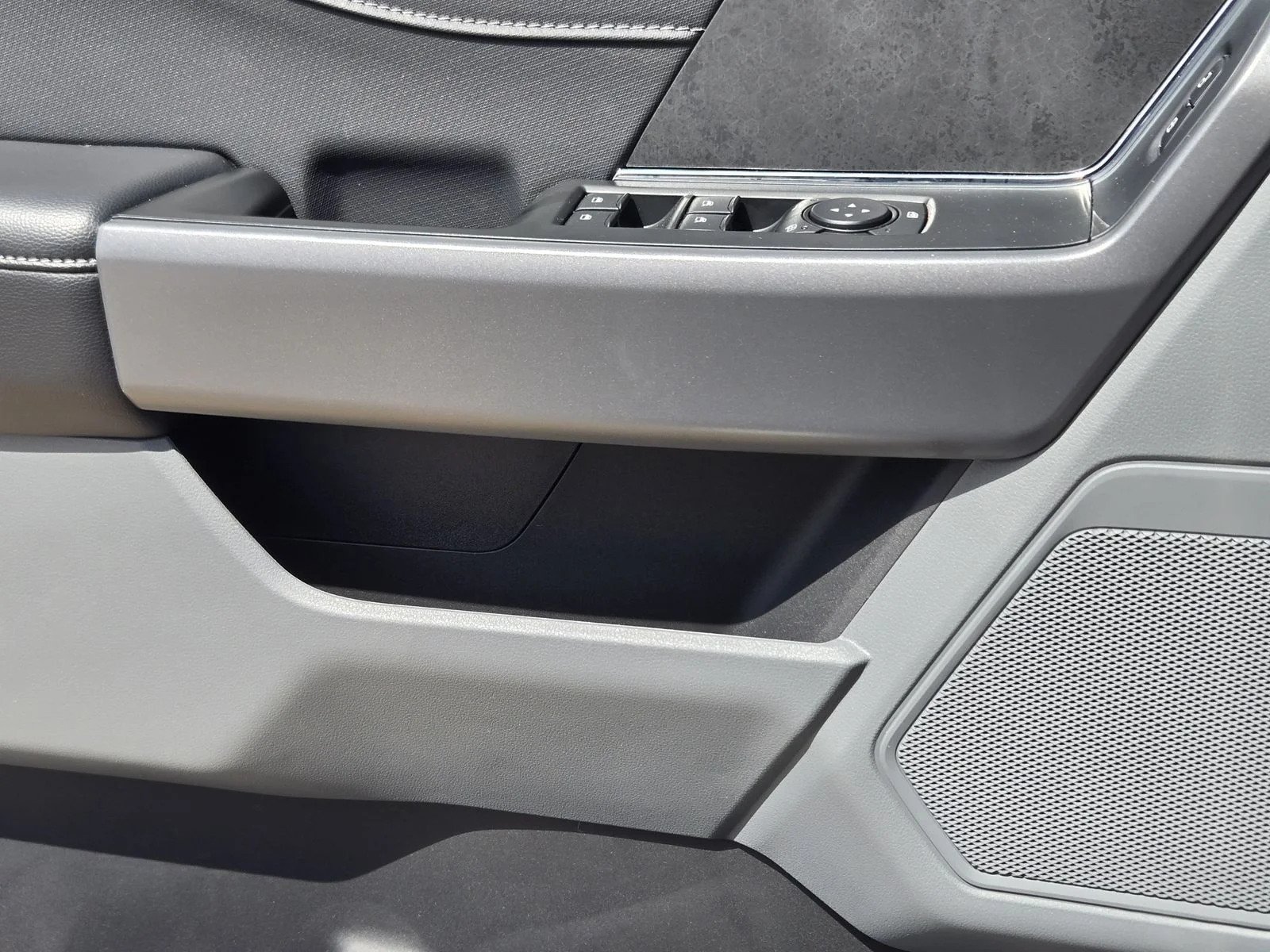 New 2026 Agate Black Metallic Ford XLT image 15