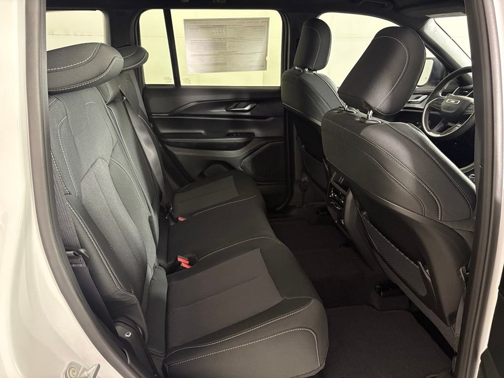 New 2026 Bright White Clear-Coat Exterior Paint Jeep Laredo image 39