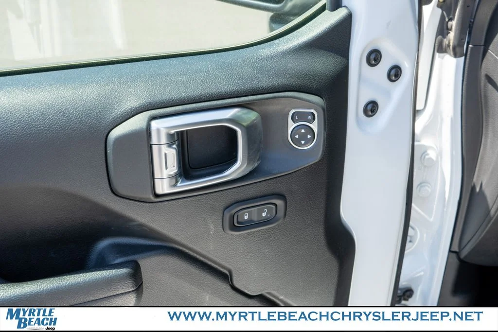 Used 2022 Bright White Clearcoat Jeep Unlimited Sport S image 17