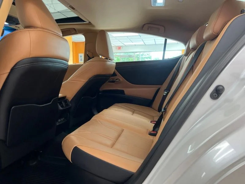 Used 2024 White Lexus 300h Luxury image 16