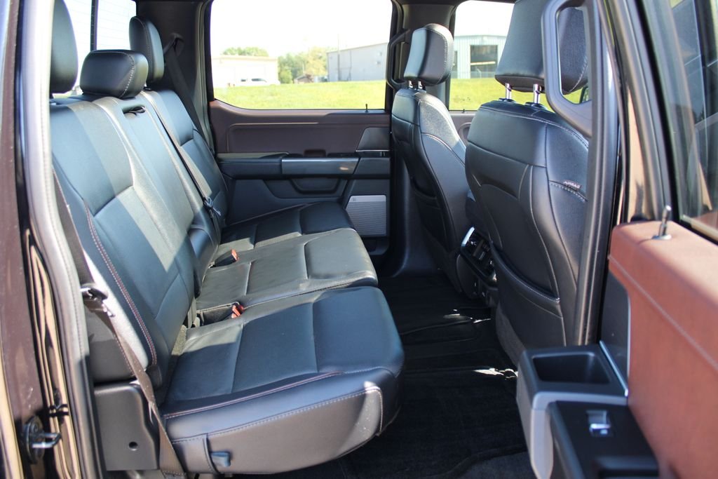 Used 2023  Ford Lariat image 9
