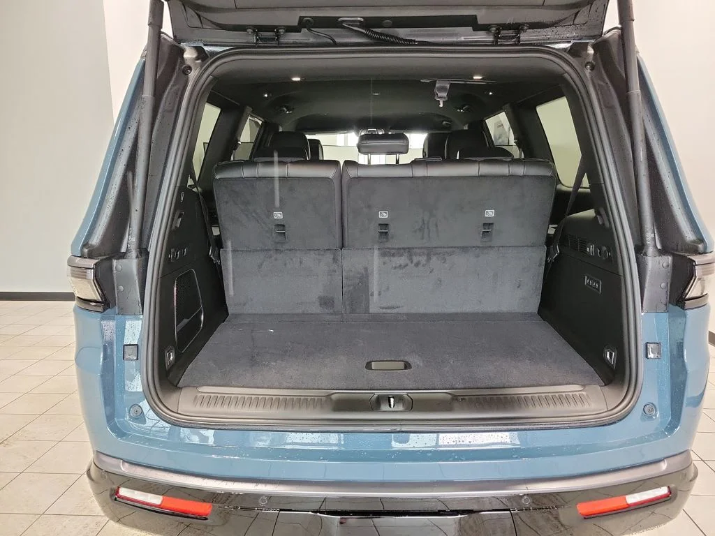 New 2026 Steel Blue Exterior Paint Jeep Limited Altitude image 8